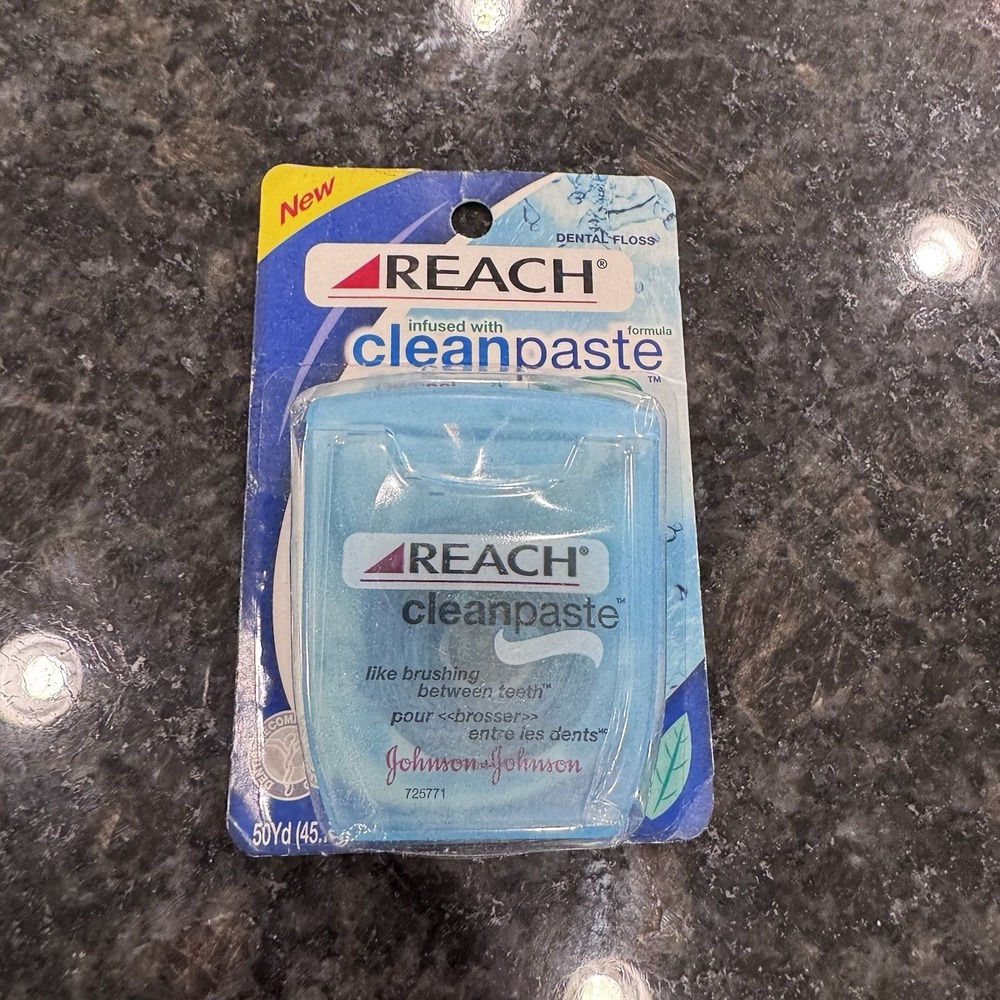 REACH Johnson Cleanpaste Dental Floss Tight Teeth 50yd Icy Mint Flavor 2005 NEW
